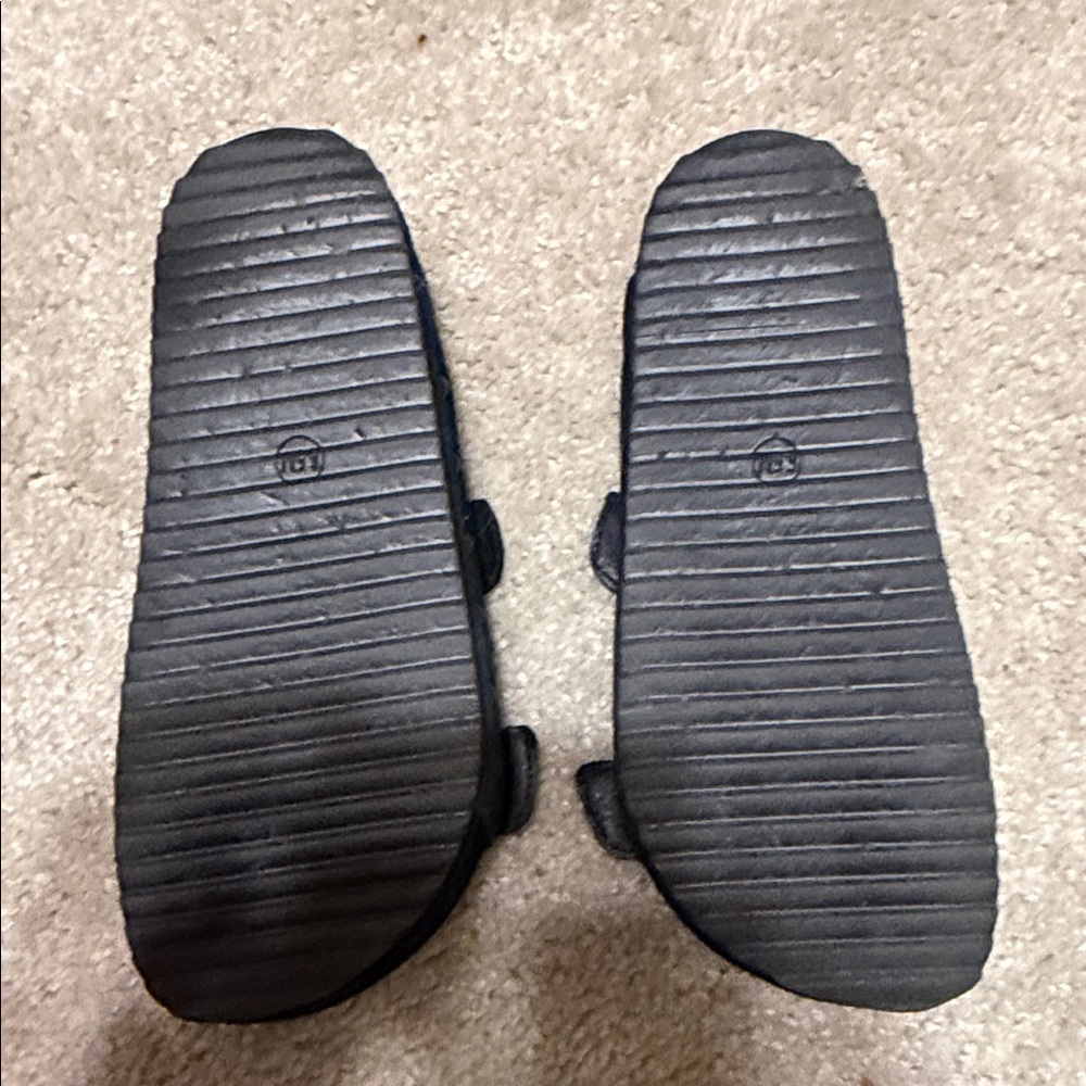 Elegant Black Mules with Buckle Accents - Picture 4 of 10